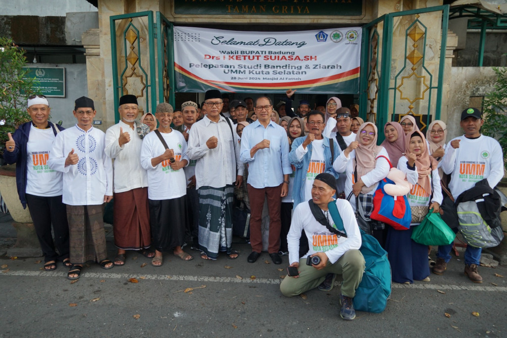 Wabup Suiasa Lepas Peserta Studi Banding ke Masjid Jogokariyan Yogyakarta